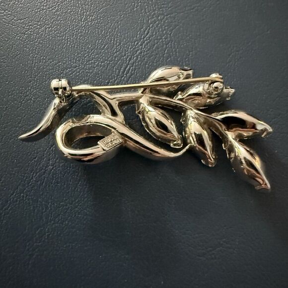 Vintage Silver Tone Signed Crown Trifari Rhinestone Cascade Brooch Pin - Picture 5 of 6